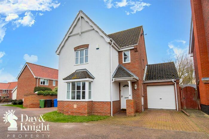 3 Bedroom Detached House For Sale In Suttons Road, Worlingham, Beccles NR34