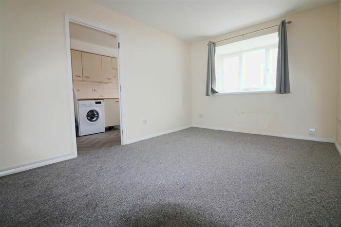 1 Bedroom Flat To Rent In Falcon Avenue, Grays RM17