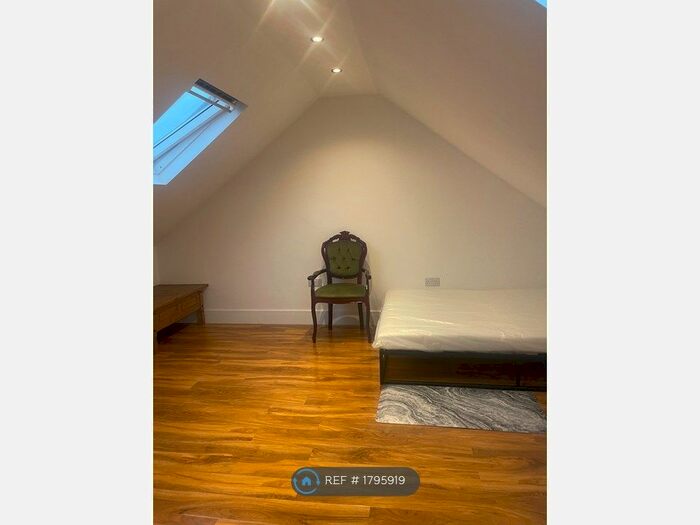 Studio To Rent In Wards Road, Ilford, IG2