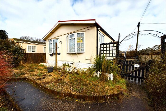 2 Bedroom Mobile Home For Sale In Loddon Court Farm Park Homes, Beech Hill Road, Spencers Wood, Reading, RG7