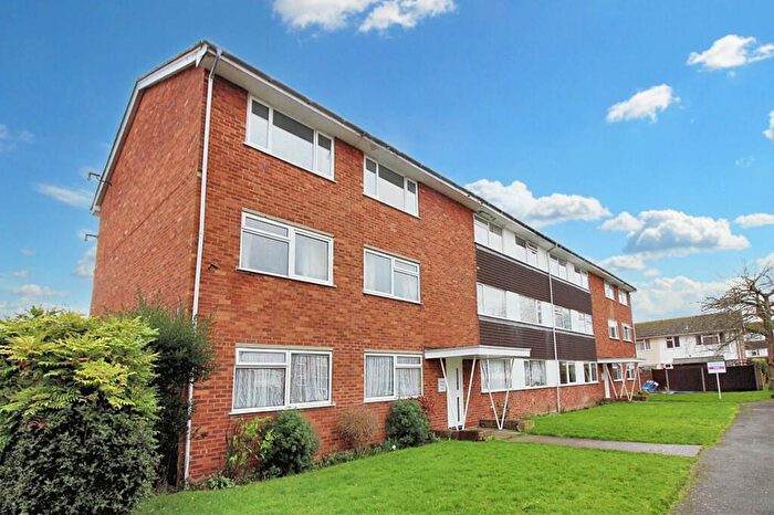2 Bedroom Flat To Rent In Bishops Walk, Aylesbury, HP21