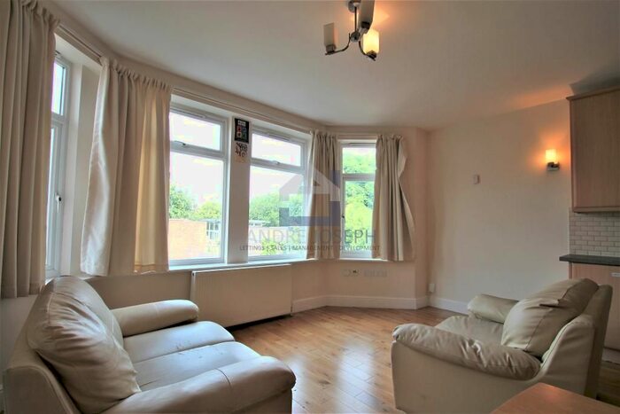 3 Bedroom Flat To Rent In Farnan Lodge, Farnan Road, Streatham, SW16