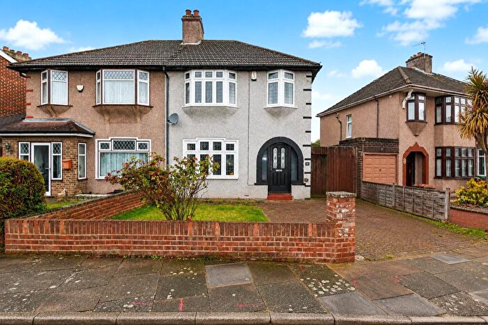 3 Bedroom Semi Detached House For Sale In Stapleton Road, Bexleyheath, DA7