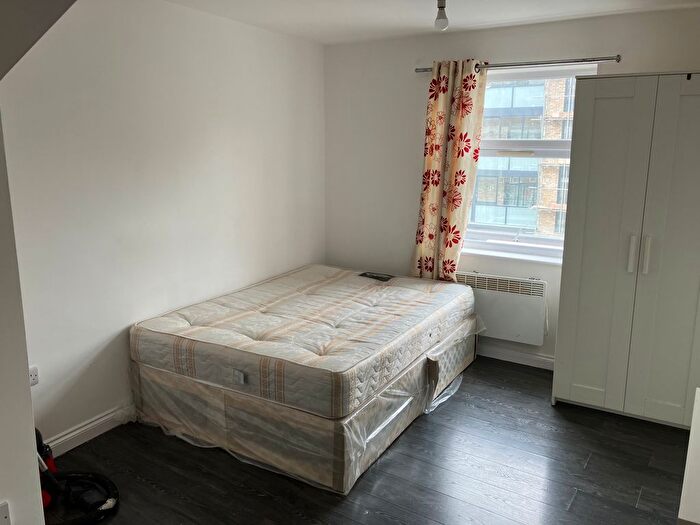 Studio To Rent In Bath Road, Hounslow, TW4