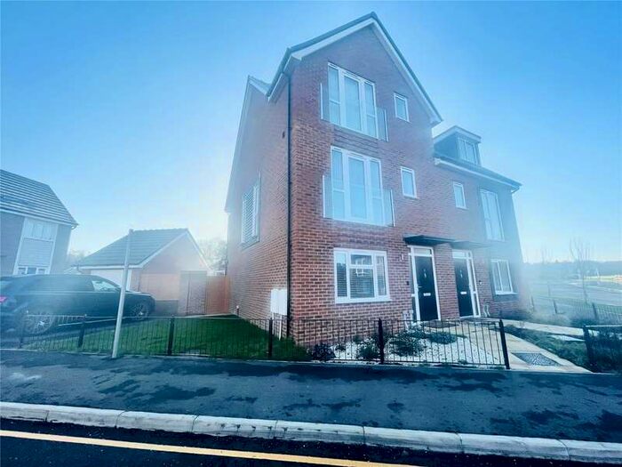4 Bedroom Semi-Detached House To Rent In Payne Way, Payne Way, Crawley, RH10