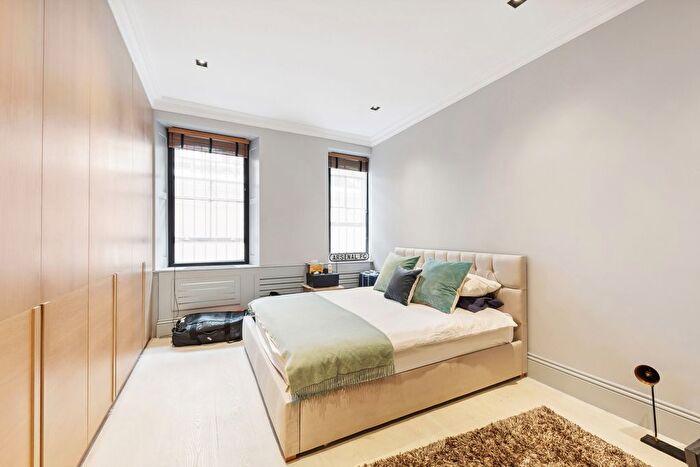2 Bedroom Flat To Rent In Cadogan Square, London, SW1X