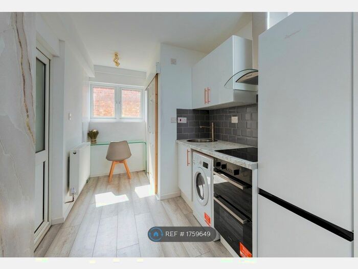 Studio To Rent In Bourne Road, Cambridge, CB4