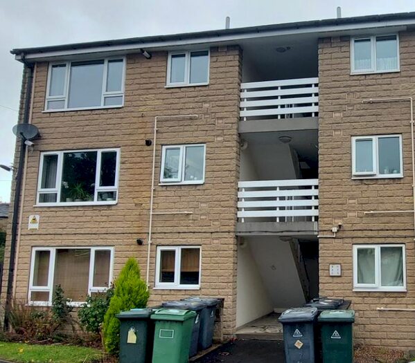 2 Bedroom Flat To Rent In Shaw Street, Cleckheaton, West Yorkshire, BD19
