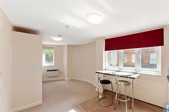 Apartment To Rent In Hornsey Road, Holloway, London, N7