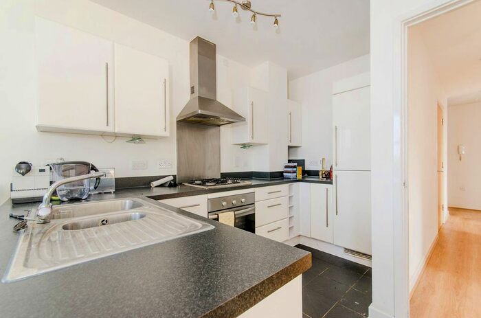 3 Bedroom Flat To Rent In Station Approach., South Ruislip, HA4