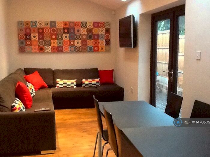 8 Bedroom End Of Terrace House To Rent In Midland Avenue, Nottingham, NG7