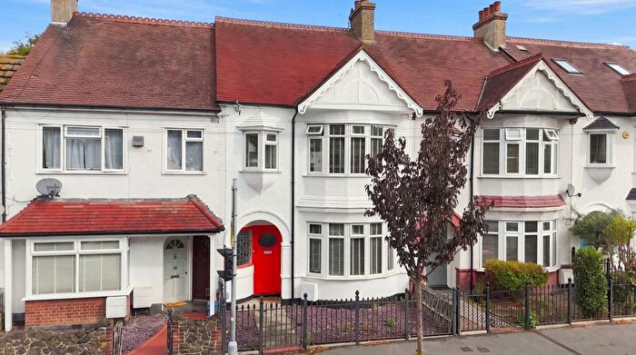 3 Bedroom Terraced House For Sale In Pall Mall, Leigh-On-Sea, SS9