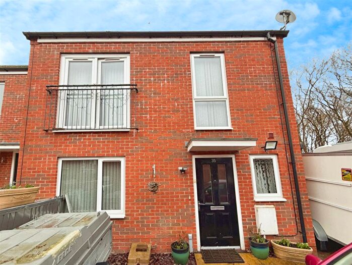 4 Bedroom Town House For Sale In Centurion Crescent, Newcastle, ST5