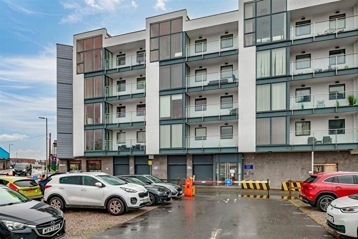 2 Bedroom Flat To Rent In Marrowbone Slip, Plymouth, PL4