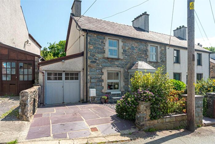 3 Bedroom Semi-Detached House For Sale In Garneddwen, Bethesda, Bangor, Gwynedd, LL57