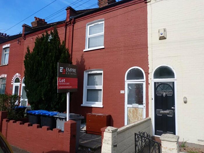 4 Bedroom Flat To Rent In Woodheyes Road, Stonebridge, London, NW10