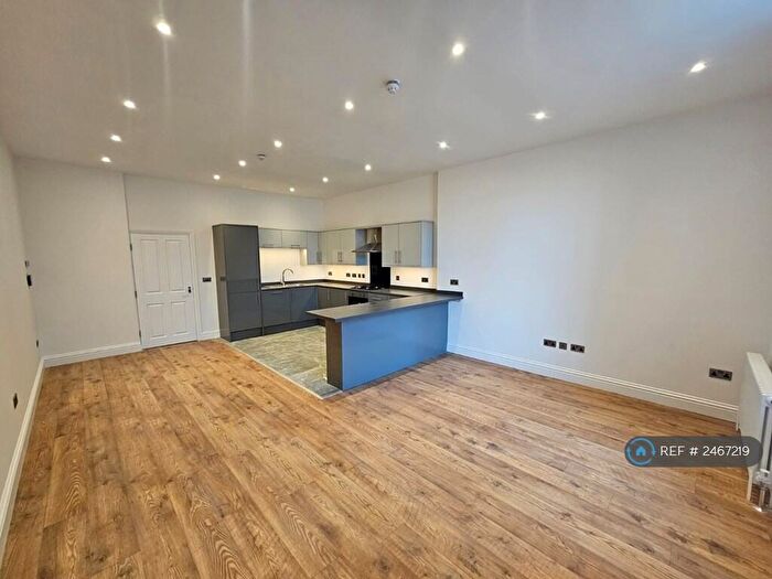 3 Bedroom Flat To Rent In Old Street, Ashton-Under-Lyne, OL6
