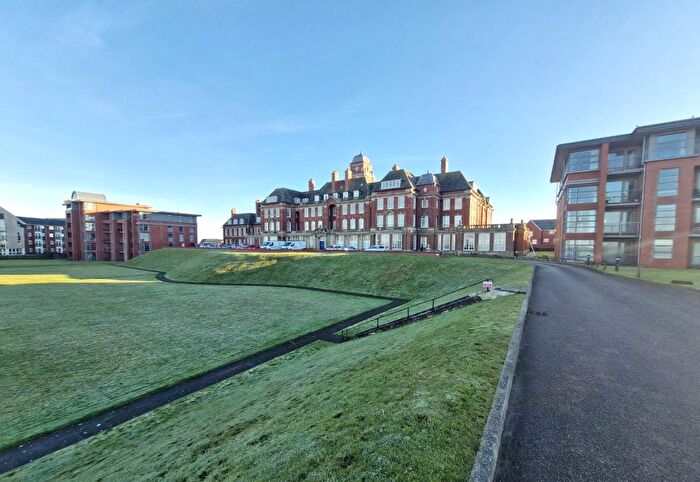 2 Bedroom Flat To Rent In Queens Promenade, Blackpool, FY2