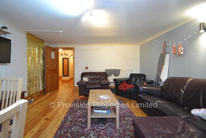 4 Bedroom Flat To Rent In St Johns Avenue, Hyde Park, Leeds, LS6