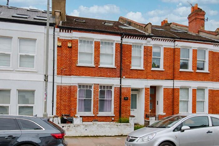 4 Bedroom Flat To Rent In Gilbey Road, Tooting, SW17
