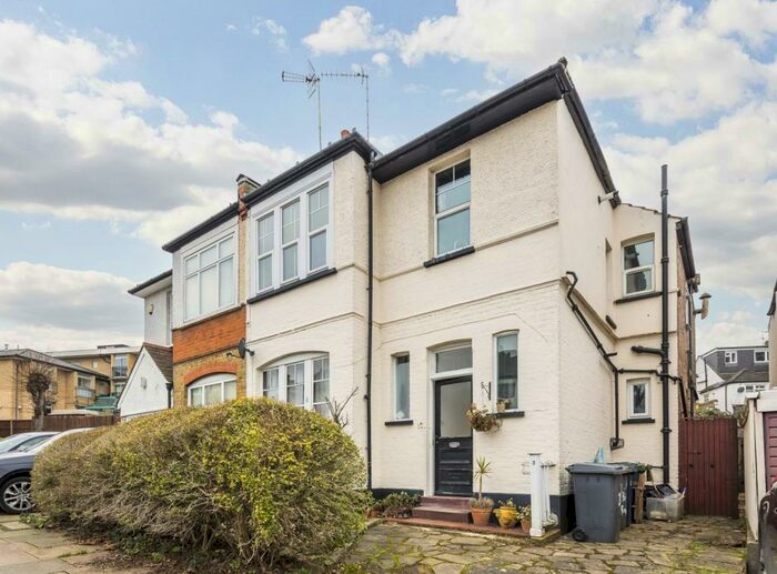 2 Bedroom Flat To Rent In Rowsley Avenue, Hendon, London, NW4