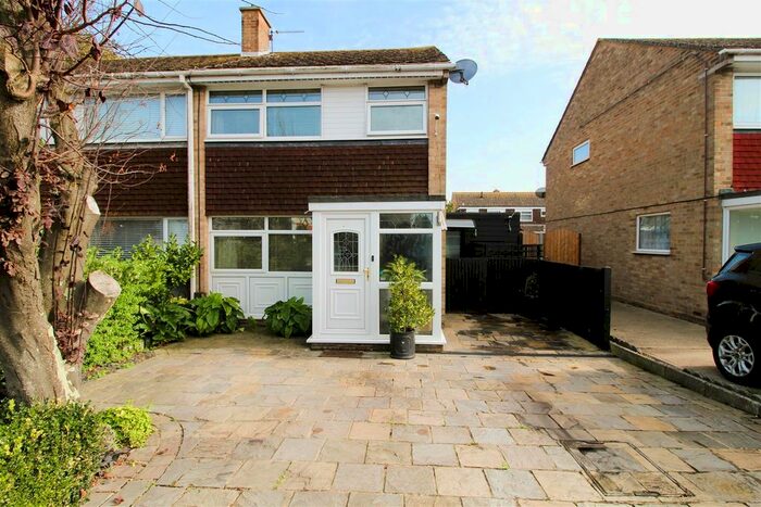 3 Bedroom Semi-Detached House To Rent In Holly Close, Broadstairs, CT10