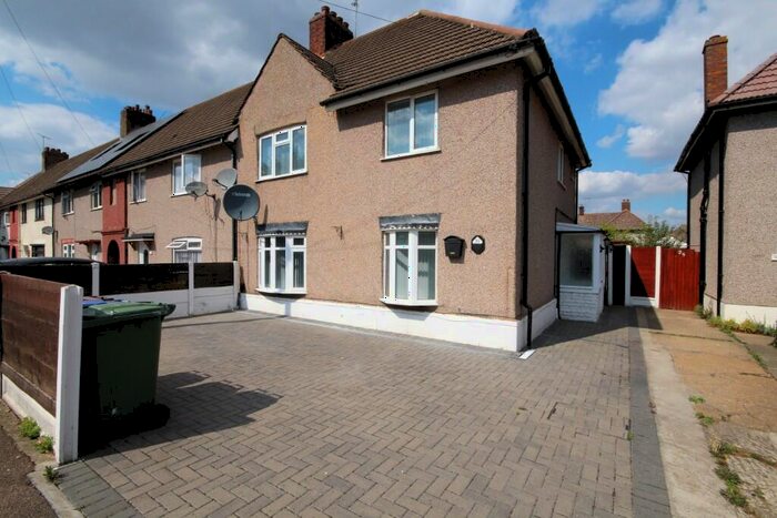 3 Bedroom End Of Terrace House To Rent In Gainsborough Avenue, Tilbury, Essex, RM18