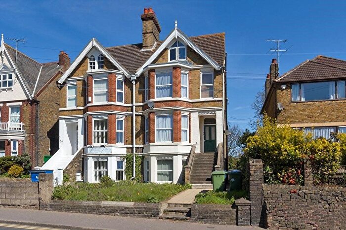 2 Bedroom Flat To Rent In London Road, Sittingbourne, Kent, ME10