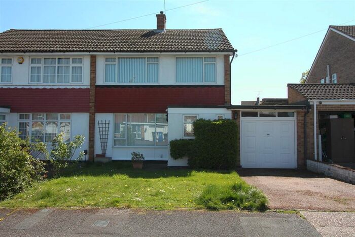 3 Bedroom Semi-Detached House To Rent In Clifton Rise, Windsor SL4