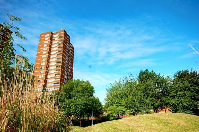 2 Bedroom Flat To Rent In Kipling Estate, London, SE1