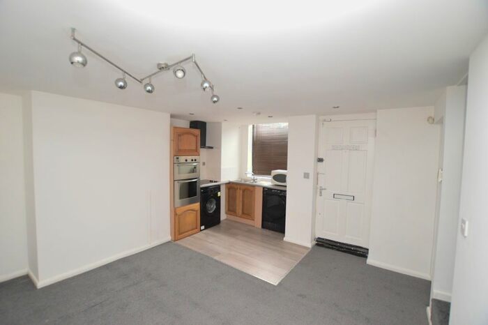 1 Bedroom Flat To Rent In St. Ives Grove, Leeds, LS12