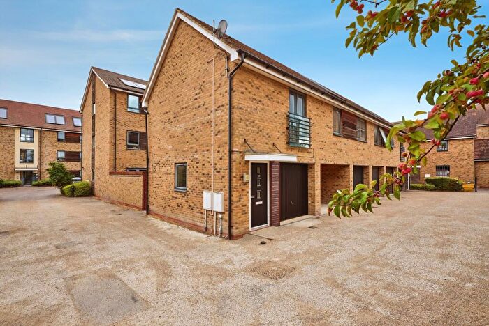 2 Bedroom Maisonette For Sale In Burlton Road, Cambridge, Cambridgeshire, CB3