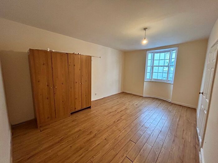3 Bedroom Flat To Rent In Northumberland Place, Teignmouth, TQ14