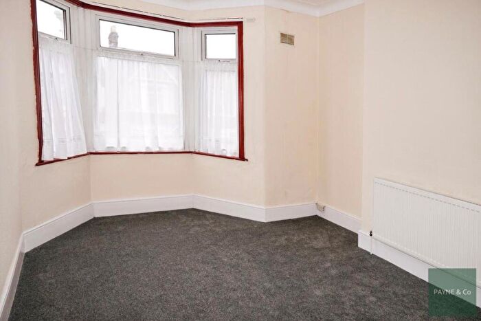 4 Bedroom House To Rent In Colenso Road Ilford, IG2