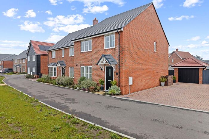 4 Bedroom Detached House For Sale In Siskins Grove, Chichester, PO20