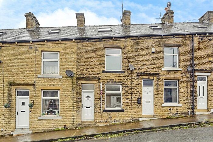3 Bedroom Terraced House For Sale In Gladstone View, Halifax, HX3