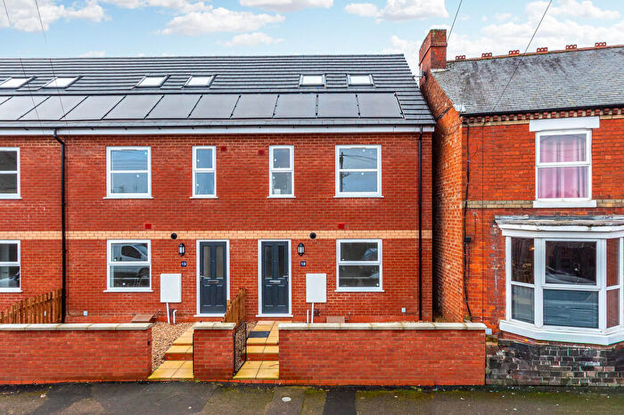 4 Bedroom Terraced House For Sale In Wentworth Road, Rushden, NN10