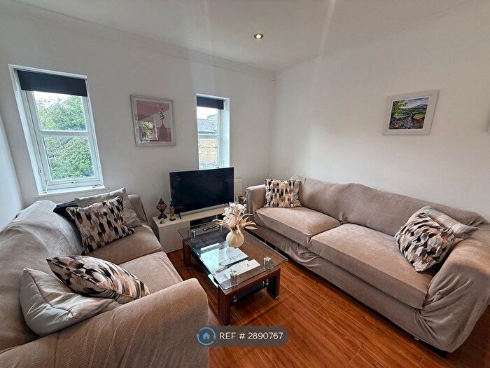 2 Bedroom Flat To Rent In Tall Tree Court, Romford, RM1