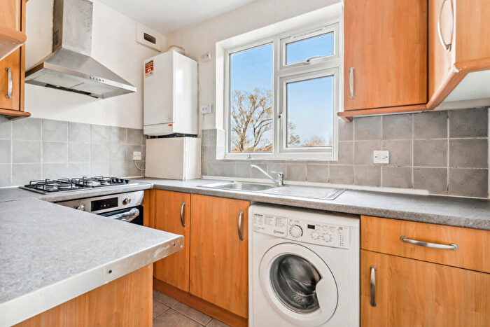 2 Bedroom Flat To Rent In High Road, Harrow Weald, Harrow, HA3