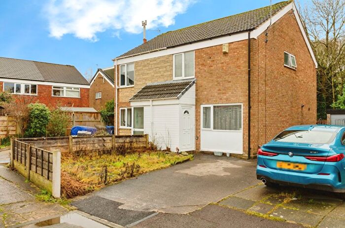 3 Bedroom Semi Detached House For Sale In Dovey Close, Tyldesley, Manchester, M29