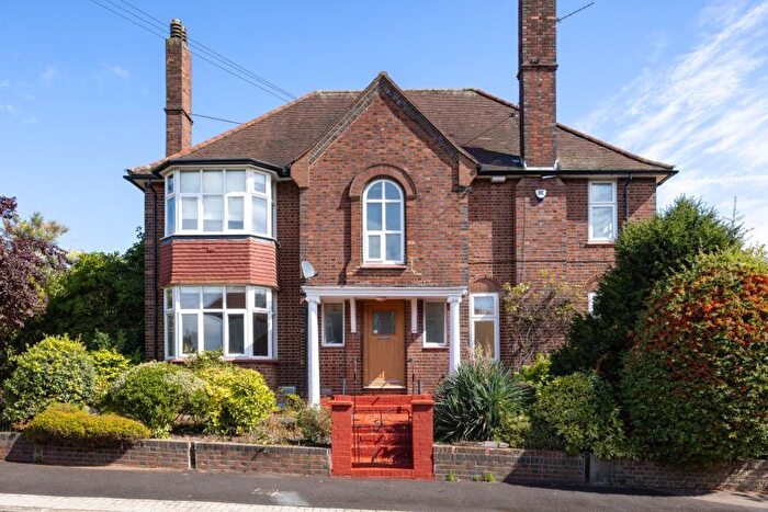 5 Bedroom Detached House To Rent In Kingsgate Avenue, Finchley, N3