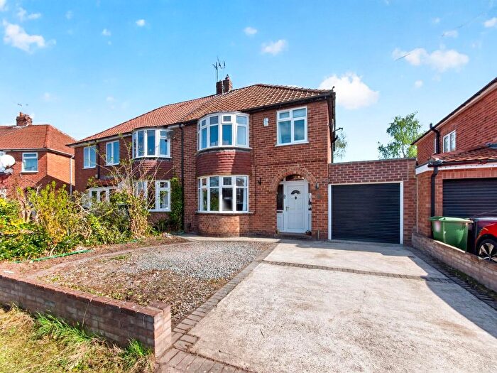 3 Bedroom Semi Detached House For Sale In Manor Way, Rawcliffe, York, YO30
