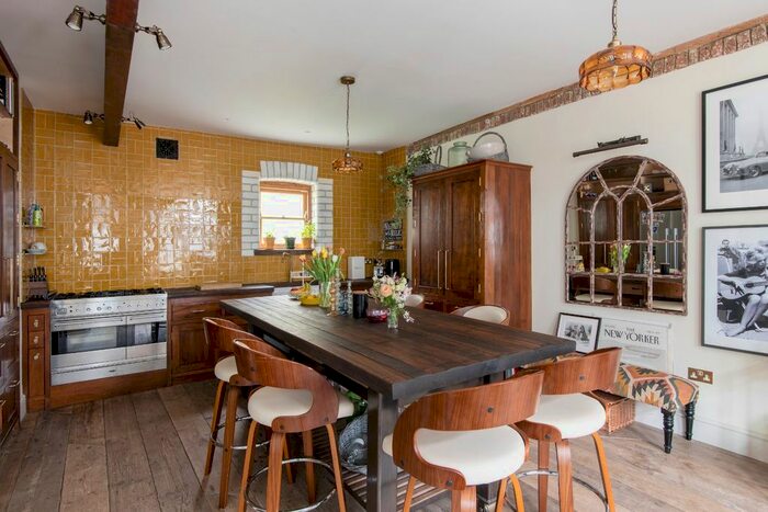 2 Bedroom Mews To Rent In St. Lukes Mews, Notting Hill, London, W11