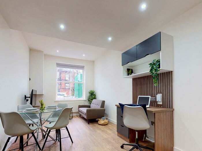 1 Bedroom Apartment To Rent In Clarendon Road, Leeds, West Yorkshire, LS2