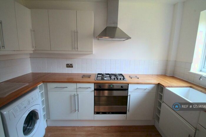 1 Bedroom Flat To Rent In Montana Close, South Croydon, CR2