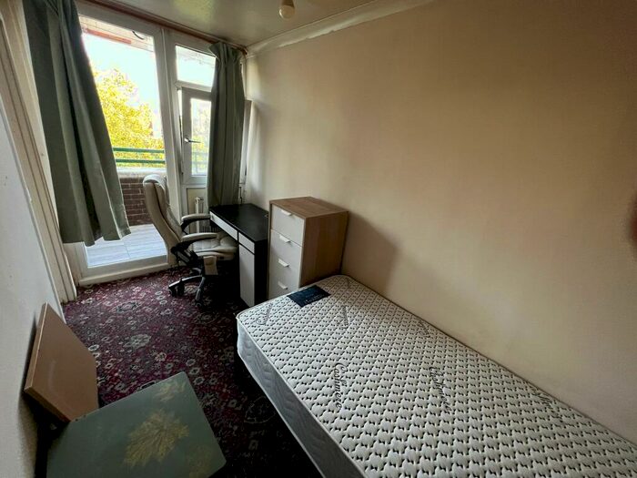 2 Bedroom House To Rent In Edgecot Grove, London, London, N15