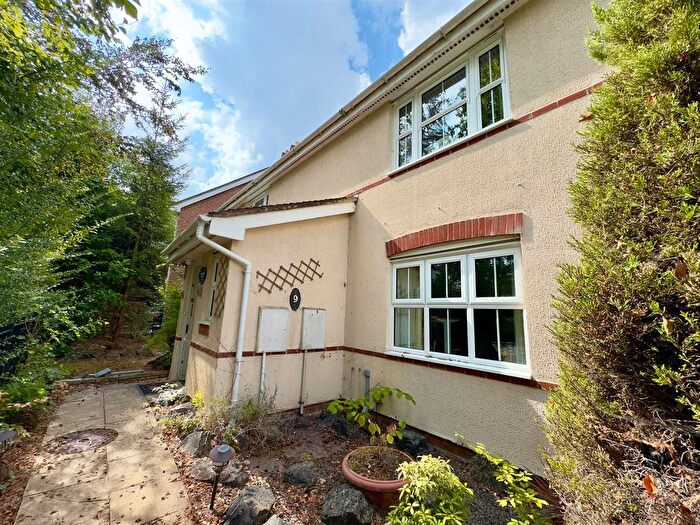 3 Bedroom End Terrace House For Sale In Kings Worthy Road, Fleet, GU51