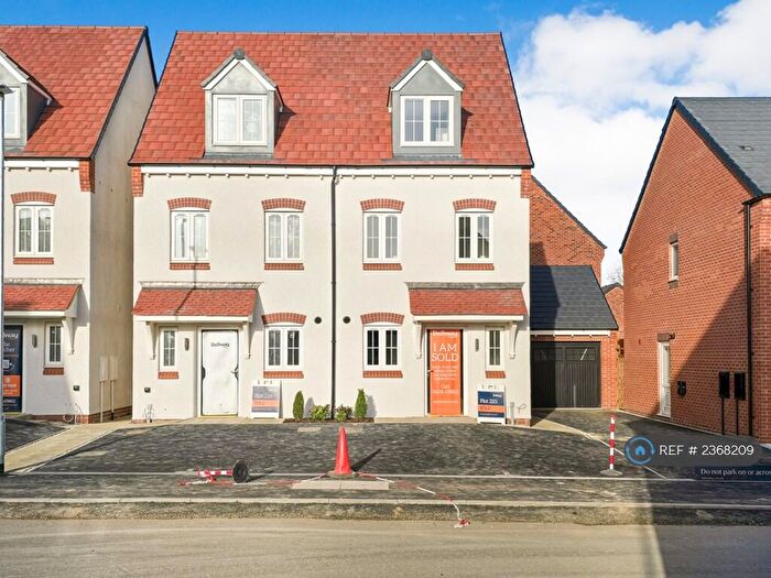 3 Bedroom Semi-Detached House To Rent In Hopper Road, Newark, NG24