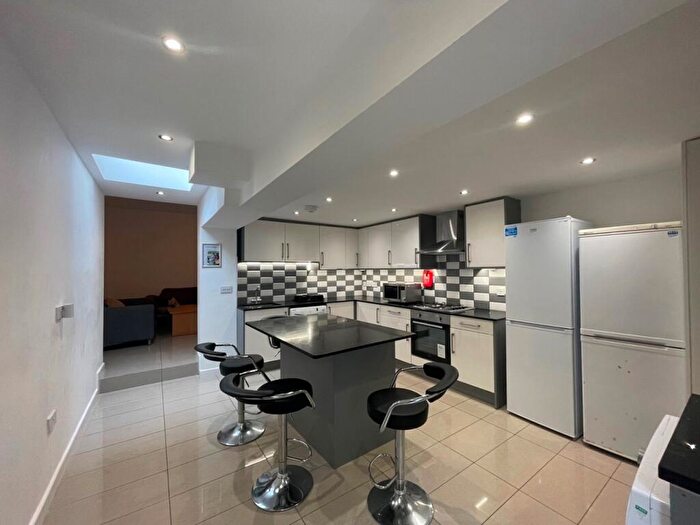 6 Bedroom End Of Terrace House To Rent In Donnington Road, Reading, RG1