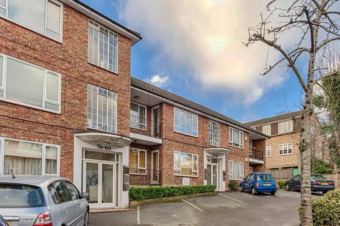 2 Bedroom Flat To Rent In Windmill Hill, Enfield, EN2